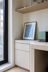 Rustig maatwerk interieur met licht eikenhout-Witteveen interieur architecten-badkamermeubel maatwerk,eikenhouten kasten,garderobekast op maat,licht interieur ontwerp,moderne opbergoplossingen,slaapkamerkasten,thuiswerkplek op maat,tv meubel op maat-Maatwerk Interieur met Licht Eikenhout en Slimme Opbergruimte-OBLY