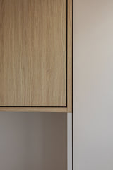 Rustig maatwerk interieur met licht eikenhout-Witteveen interieur architecten-badkamermeubel maatwerk,eikenhouten kasten,garderobekast op maat,licht interieur ontwerp,moderne opbergoplossingen,slaapkamerkasten,thuiswerkplek op maat,tv meubel op maat-Maatwerk Interieur met Licht Eikenhout en Slimme Opbergruimte-OBLY