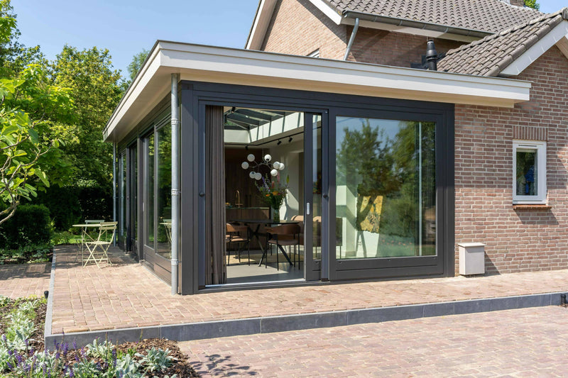 Serre aanbouw met glazen schuifpui-De SerreSpecialist-Aanbouw-Serre aanbouw met glazen schuifpui-OBLY