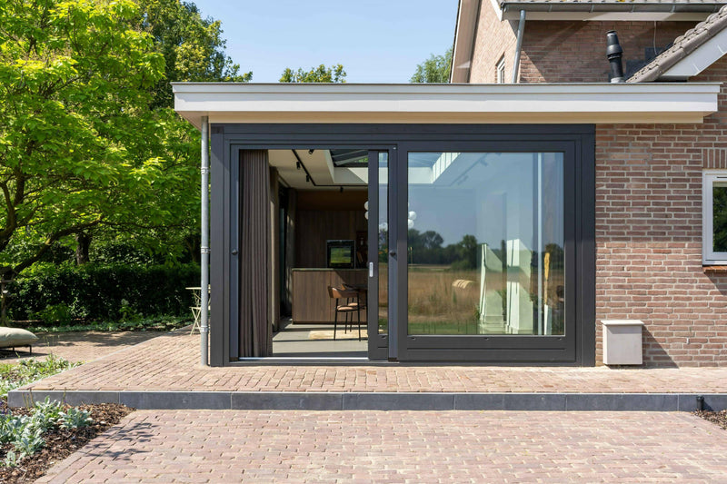 Serre aanbouw met glazen schuifpui-De SerreSpecialist-Aanbouw-Serre aanbouw met glazen schuifpui-OBLY