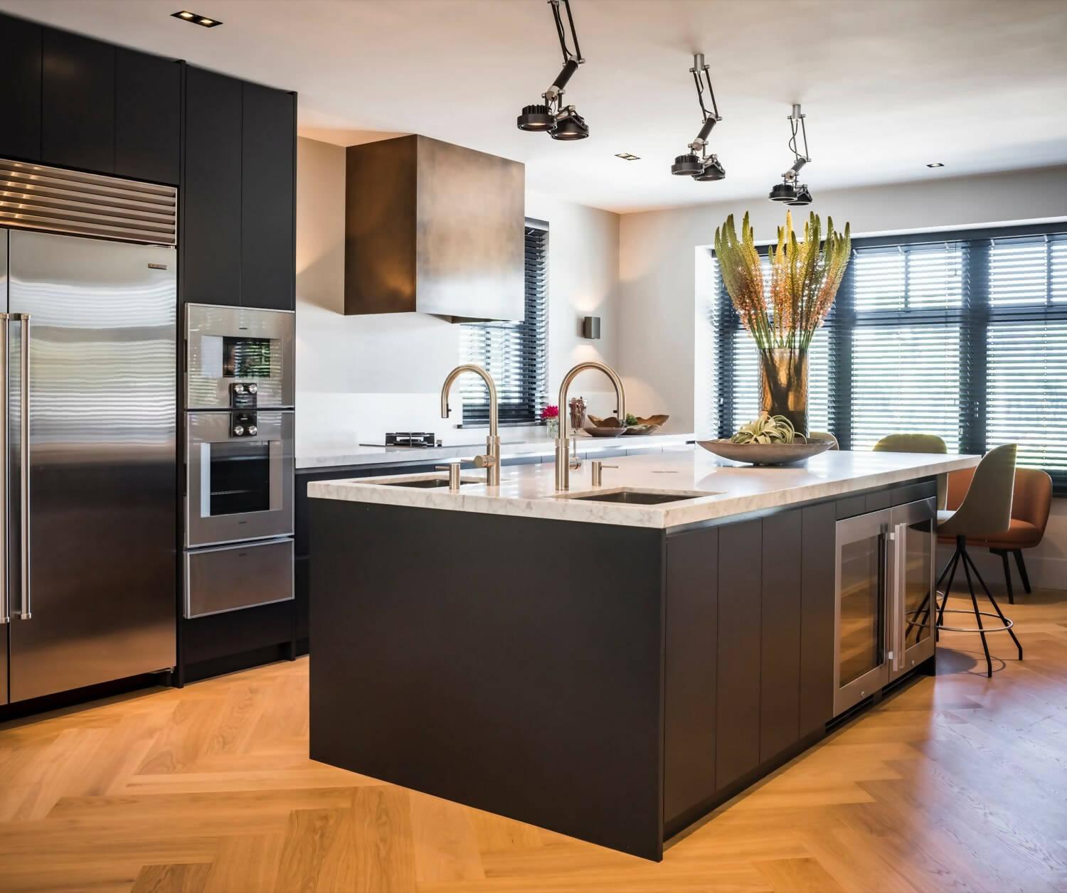 Sfeervolle villa in Rijsoord-STUDIO VALENTIJN-Exterieur,Inbouwspots,Interieur,Lichtplan,Moderne inrichting,Nieuwbouw woning,Sfeervolle villa,Villa,Woonkamer-Sfeervolle villa in Rijsoord-OBLY