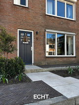 Sfeervolle voortuin voor een rijtjeswoning-ECHT. in- en exterieurontwerp.-bloeiende beplanting,ECHT. ontwerp,eigentijds tuinontwerp,entree woning,hoogteverschil,kleurrijke tuinplanten,moderne tuinmaterialen,onderhoudsvriendelijke tuin,rijtjeswoning,sfeervolle voortuin,speels lijnenspel,traptreden,Tuinontwerp,visgraatmotief,voortuin,voortuin rijtjeswoning,waaltjes-Sfeervolle voortuin voor een rijtjeswoning | ECHT. ontwerp-OBLY