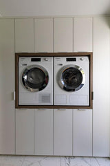 Slimme maatwerk bijkeuken met was- en droogopstelling-JJ interieurs-Bijkeuken,Inbouwkast,Interieurdesign,Maatwerk kast,Praktische bijkeuken,Wasmachinekast,Wasruimte-Maatwerk bijkeuken met wasmachinekast | Slim opbergen-OBLY