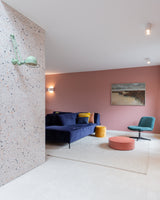 Slimme maatwerkoplossingen in een moderne gezinswoning-oker&goud-boekenkast op maat,kleur- en materiaaladvies,modern interieur,moderne woning,open leefruimte,terrazzo,trapmeubel,woonkeuken-Moderne gezinswoning met maatwerk interieur | OKER&GOUD-OBLY