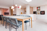Slimme maatwerkoplossingen in een moderne gezinswoning-oker&goud-boekenkast op maat,kleur- en materiaaladvies,modern interieur,moderne woning,open leefruimte,terrazzo,trapmeubel,woonkeuken-Moderne gezinswoning met maatwerk interieur | OKER&GOUD-OBLY