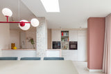 Slimme maatwerkoplossingen in een moderne gezinswoning-oker&goud-boekenkast op maat,kleur- en materiaaladvies,modern interieur,moderne woning,open leefruimte,terrazzo,trapmeubel,woonkeuken-Moderne gezinswoning met maatwerk interieur | OKER&GOUD-OBLY