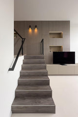 Split-level woning met maatwerk interieur-Joolsdesign-Gietvloer,groene keuken,interieur verbouwing,Interieurontwerp,Keuken inspiratie,Maatwerk interieur,Maatwerk kast,maatwerk keuken,split level woning,Traprenovatie,TV meubel,woonkamer inspiratie-Split-level woning met maatwerk interieur | Joolsdesign-OBLY