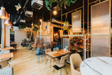 Stalen Roomdividers in een restaurant-Stalen Roomdivider-Roomdivider-Stalen Roomdividers met Canuleglas -OBLY