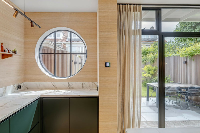 Stalen kozijnen en ranke overstekken-JAREN 30 ARCHITECT-aanbouw,jaren30 woning,renovatie,tweelaagse aanbouw-Jaren 30 – Totaalrenovatie met Moderne Aanbouw-OBLY