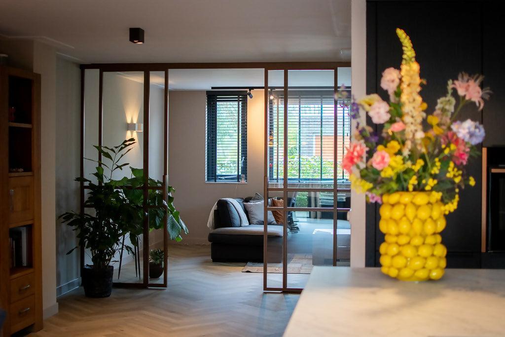 Stijlvol Familiehuis-Studio Roos-Donkere keuken,Familiehuis,Keuken,Koper accenten,Marmer look,Open indeling,woonkamer-Stijlvol en Functioneel Familiehuis in Langbroek – Interieurontwerp do-OBLY