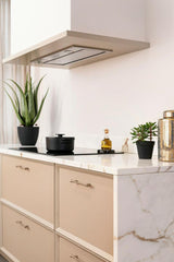 Stijlvolle Showroomkeuken met Lederen Details-OBLY- Luxe Showroomkeuken met Lederen Accenten | Modern en Stijlvol-OBLY