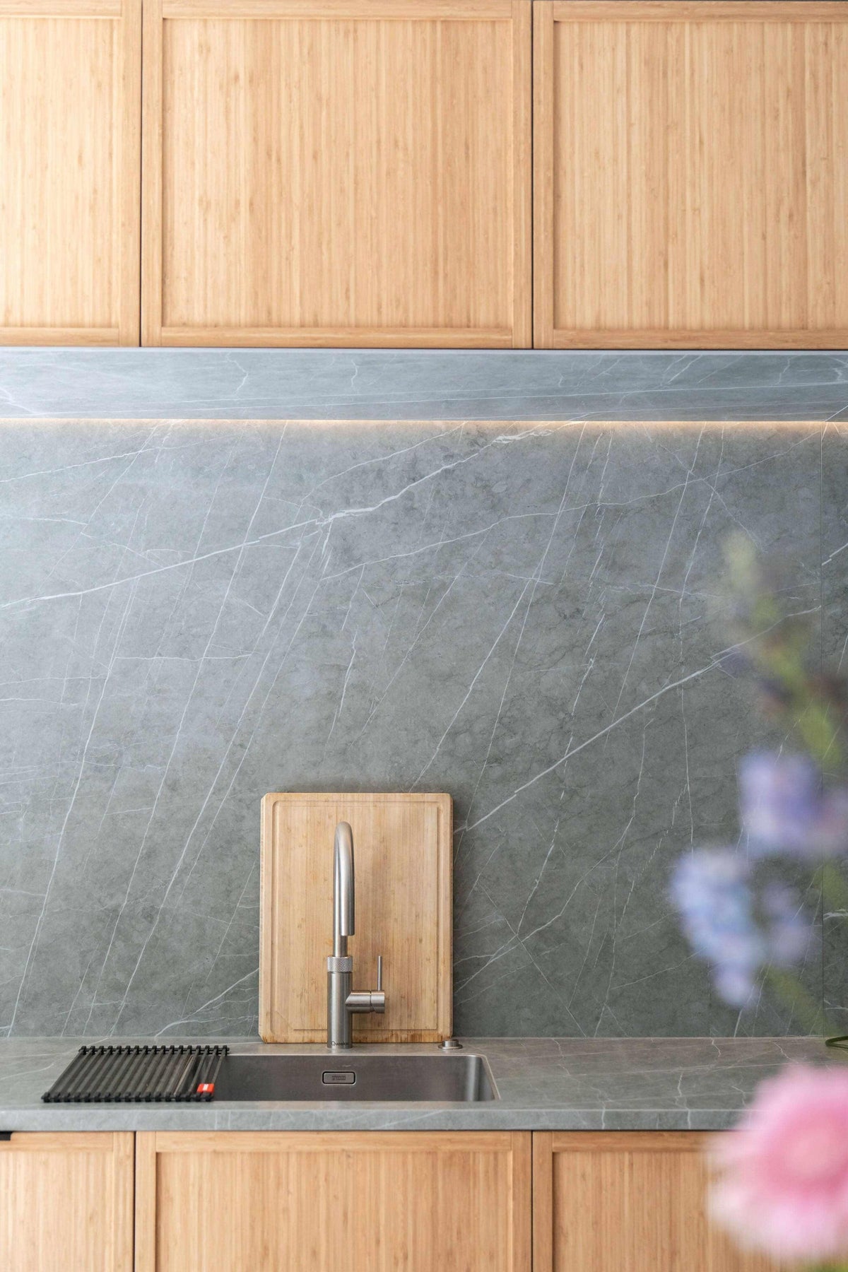 Stijlvolle moderne keuken-IX-architects-Keuken,keuken inspiratie modern,luxe moderne keuken,minimalistische keuken interieur,moderne keuken design,moderne keuken met kookeiland,stijlvolle moderne keuken,strakke design keuken-Stijlvolle moderne keuken-OBLY