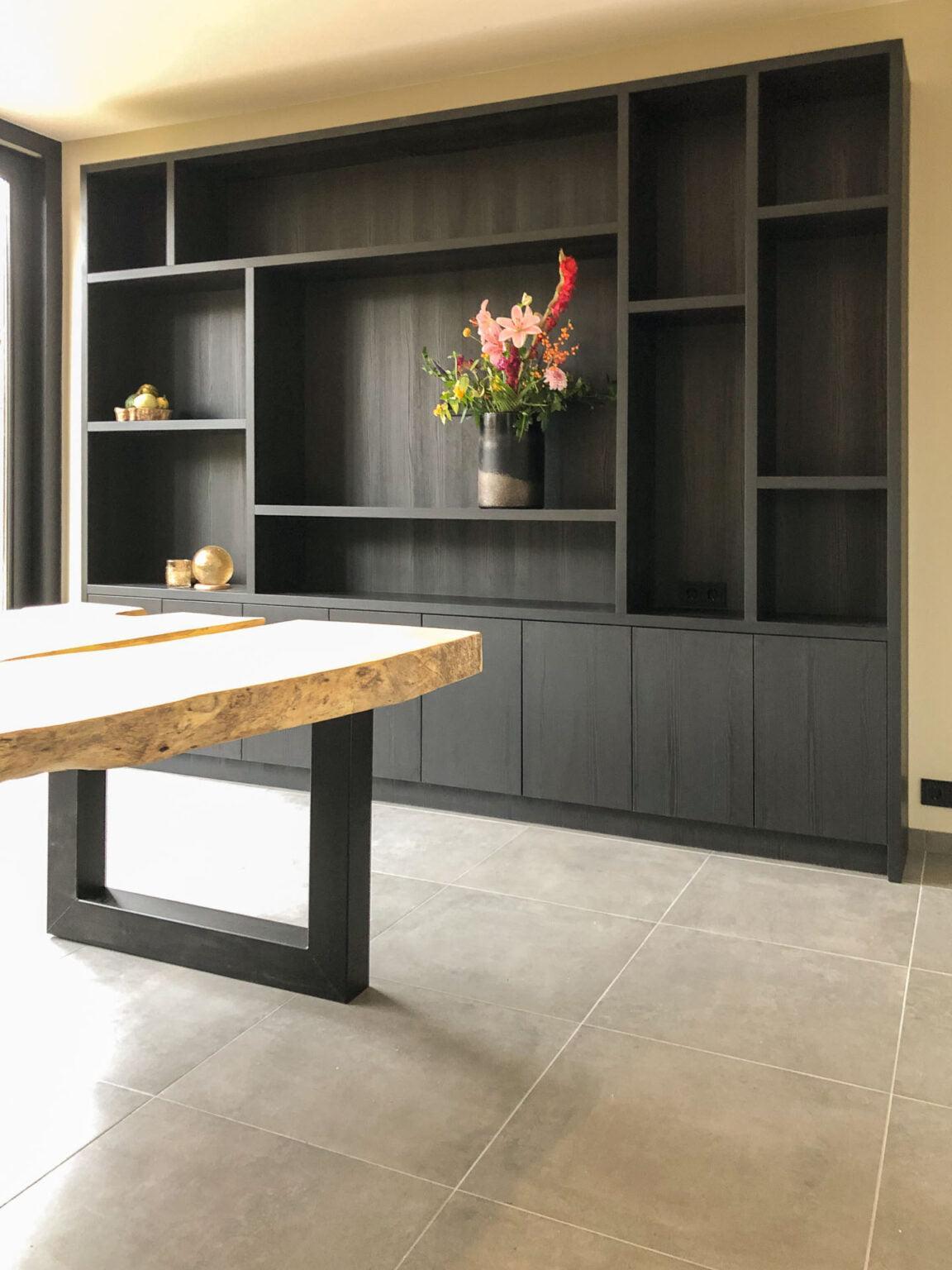 Stijlvolle wandmeubels op maat voor de woonkamer-JJ interieurs-kastenwand woonkamer,luxe tv meubel,maatwerk wandkast,modern wandmeubel,tv meubel op maat,wandmeubel op maat,woonkamer kast op maat-OBLY