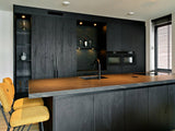 Stijlvolle zwarte keuken en wandmeubel-NewLook Keukens-Keuken-Stijlvolle zwarte keuken-OBLY