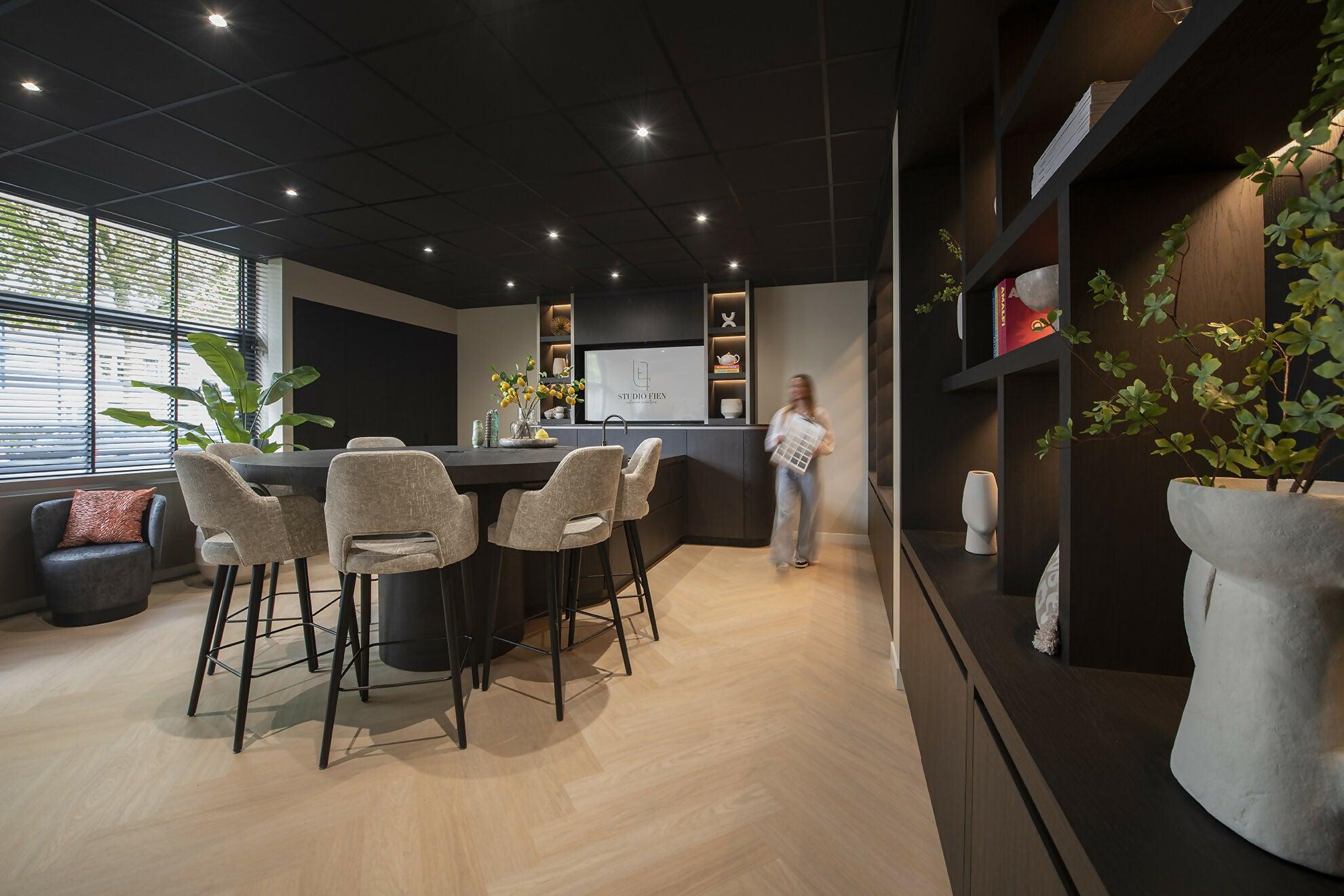 Studio Fien Showroom-Studio Fien-beleving,belevingsruimte,design ruimte,exclusief design,high end interieur,hoogwaardige afwerking,interieur design,interieur showroom,interieurbeleving,kleuradvies,materialen,moderne showroom,samenwerking,Showroom,showroom interieur-OBLY
