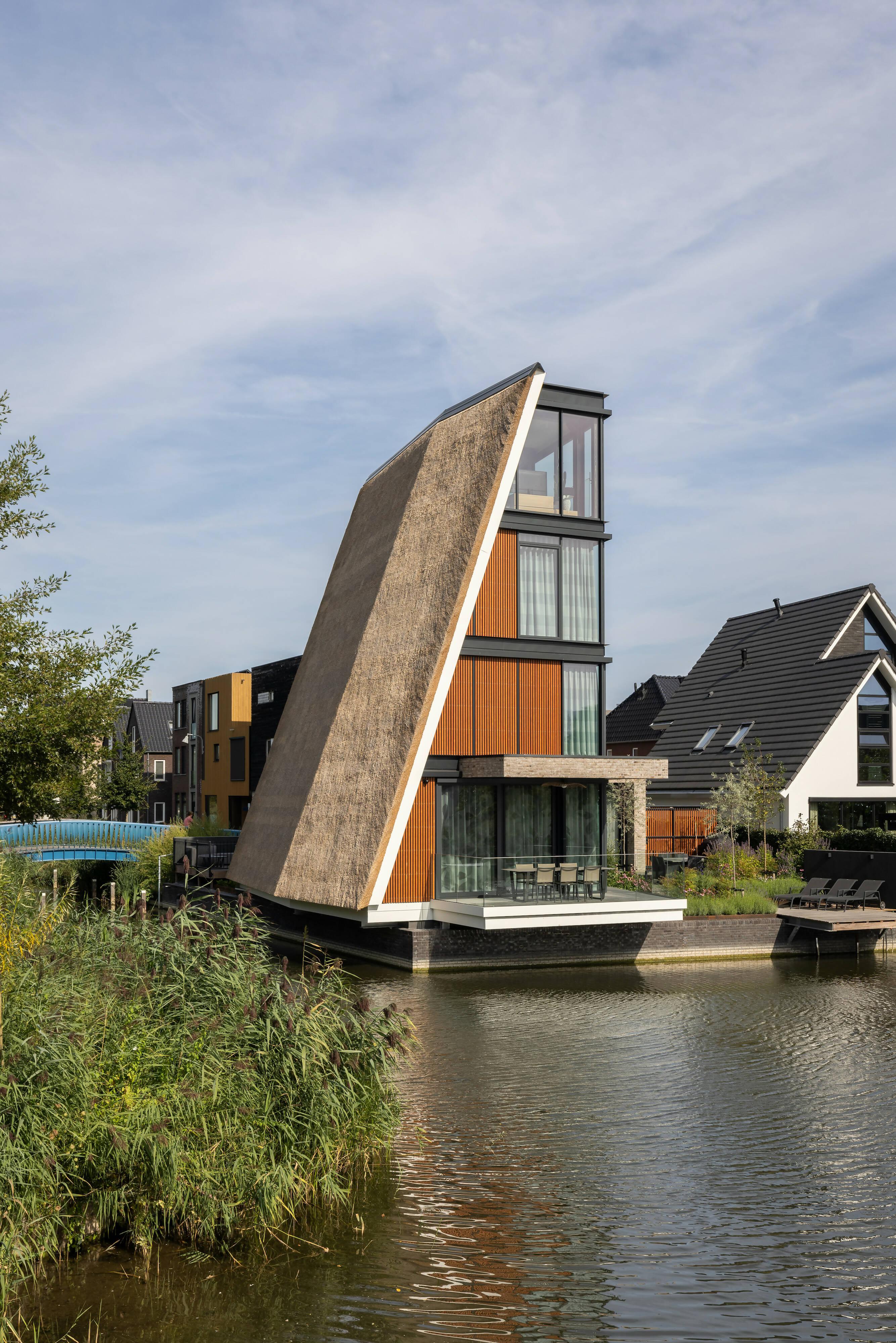 The sky is the limit-STUDIO VALENTIJN-Architect,Iconische architectuur,Lichtontwerp,Niewbouw,Uniek dakontwerp,Wonen aan water-The sky is the limit - Studio Valentijn-OBLY