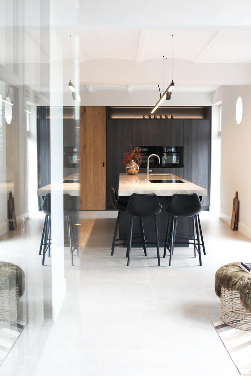 Totaalproject keukenontwerp-ELKE SPECK INTERIEURONTWERP-Boerderij,Keuken-Groots in alle opzichten, contrastrijk in materiaal, maar ingetogen en-OBLY