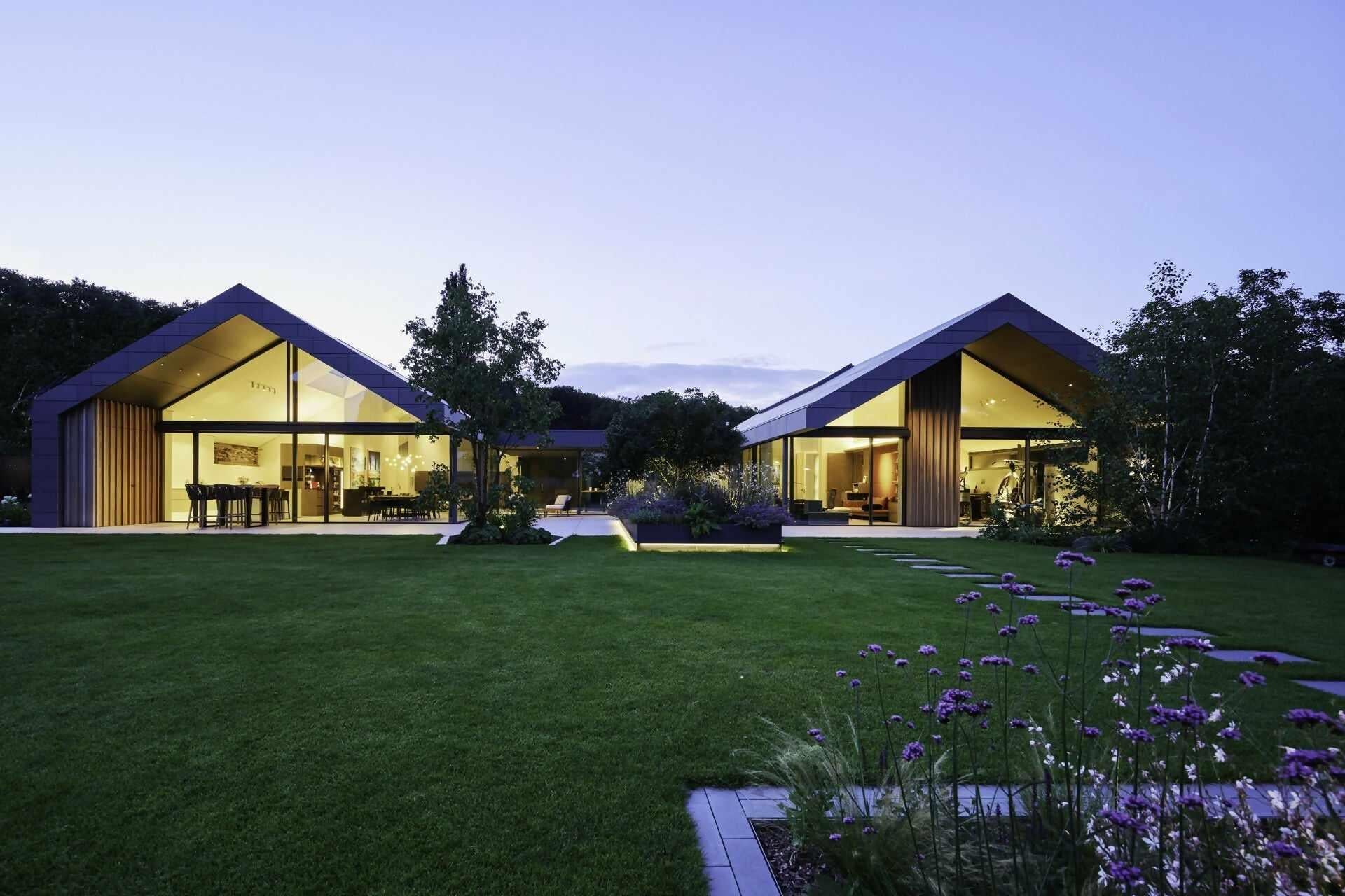 Tuinkamer en Verdiepingshoge Glazen Schuiframen-Solarlux Nederland BV-aluminium tuinkamer,binnen buiten wonen,glazen tuinkamer,moderne tuinkamer,Tuinkamer,tuinkamer aanbouw,tuinkamer design,tuinkamer inspiratie,tuinkamer met glas,tuinkamer woning-OBLY