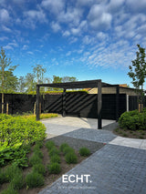 Moderne achtertuin met organische beplanting