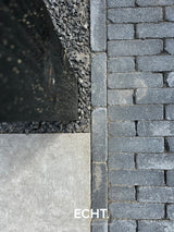 Moderne achtertuin met organische beplanting
