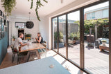 Uitbouw met grote schuifpui en open keuken-Solarlux Nederland BV-keuken met tuinzicht,moderne uitbouw,open keuken,uitbouw met schuifpui,woning uitbouw-Woning uitbouw met grote schuifpui en open keuken-OBLY