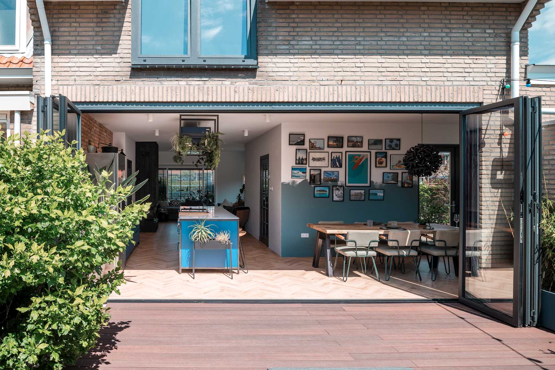 Uitbouw met grote schuifpui en open keuken-Solarlux Nederland BV-keuken met tuinzicht,moderne uitbouw,open keuken,uitbouw met schuifpui,woning uitbouw-Woning uitbouw met grote schuifpui en open keuken-OBLY