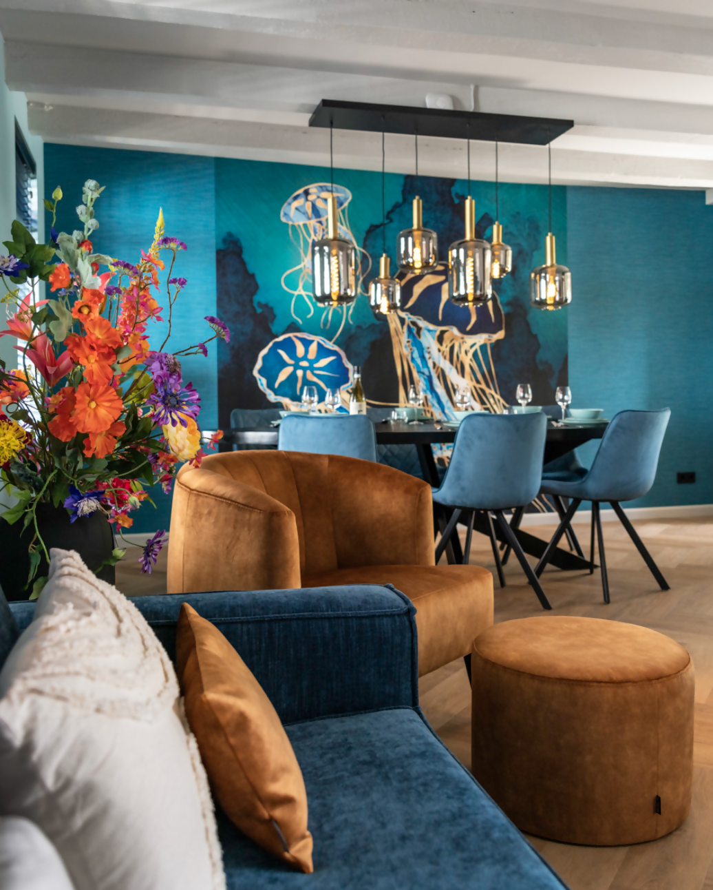 Vakantiewoning in Zeeland: Hotel Chique met de Wauw-Factor-Anouk Interieurontwerp-design interieur vakantiehuis,hotel chique interieur,Keuken,kleurrijk interieur design,luxe vakantiewoning design,luxe woonkamer vakantiehuis,modern vakantiehuis interieur,Vakantiewoning,vakantiewoning interieur-Vakantiewoning in Zeeland: Hotel Chique -OBLY
