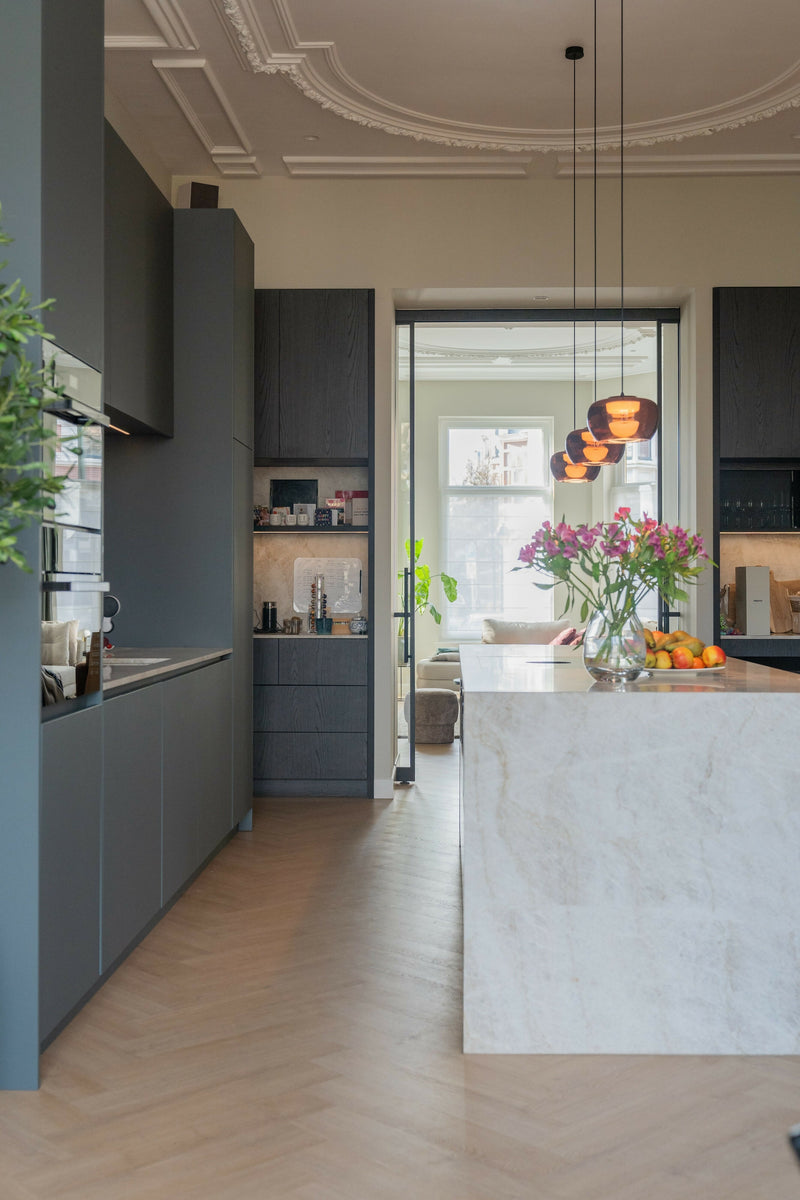 Van Kantoor naar Herenhuis-OBLY-badkamer,herenhuis,keuken,woonkamer-Herenhuis Transformatie in Den Haag – Tijdloos Familiehuis-OBLY