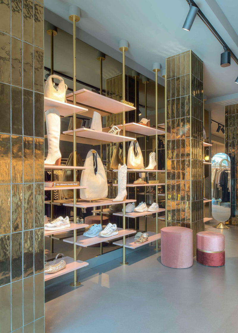 Van Restyling tot Totale Metamorfose-Esther Rooijackers Interieur-kantoor-Complete Kantoor Make-over | Elbo Technology-OBLY