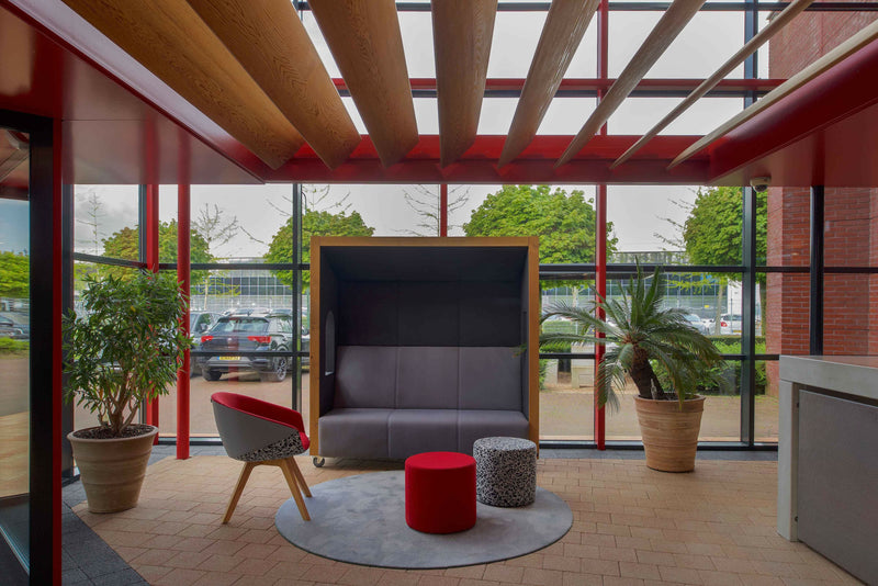Van Restyling tot Totale Metamorfose-Esther Rooijackers Interieur-kantoor-Complete Kantoor Make-over | Elbo Technology-OBLY