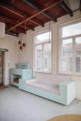 Van Slachthuis naar Vakantiehuis: Een Transformatie in 18m²-Kevin Caboor-Compact wonen,Creatief meubelontwerp,Interieur inspiratie,Kleine ruimte ontwerp,Tiny house design,Uniek interieur,Vakantiehuis,Vakantiehuis interieur-OBLY