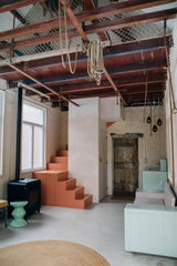 Van Slachthuis naar Vakantiehuis: Een Transformatie in 18m²-Kevin Caboor-Compact wonen,Creatief meubelontwerp,Interieur inspiratie,Kleine ruimte ontwerp,Tiny house design,Uniek interieur,Vakantiehuis,Vakantiehuis interieur-OBLY