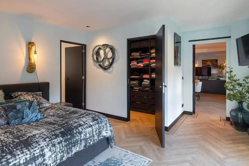 Van grachtenwoning naar stijlvol chique appartement-OBLY-Transformatie: van grachtenpand tot stijlvol appartement | PUUR Veroni-OBLY