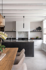Verbouwing boerderij Etten-Leur-Studio Thirty Two-Woonkamer-Luxe maatwerk keuken en woonkamer met marmer-OBLY