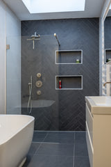 Verbouwing met aanbouw in Hillegersberg-Sensbouw-Luxe keuken design,Stalen puien interieur,Veel daglicht woning,Visgraat vloer interieur,Woonkamer met tuin verbinding-Verbouwing met moderne aanbouw-OBLY