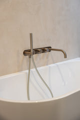 Verbouwing met aanbouw in Hillegersberg-Sensbouw-Luxe keuken design,Stalen puien interieur,Veel daglicht woning,Visgraat vloer interieur,Woonkamer met tuin verbinding-Verbouwing met moderne aanbouw-OBLY