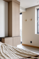 Vervolg urban vila met vleugje-INGE BOUMAN INTERIEUR | ARCHITECTUUR-Maatwerk eiken kast met geïntegreerd bureau | Minimalistisch interieur-OBLY