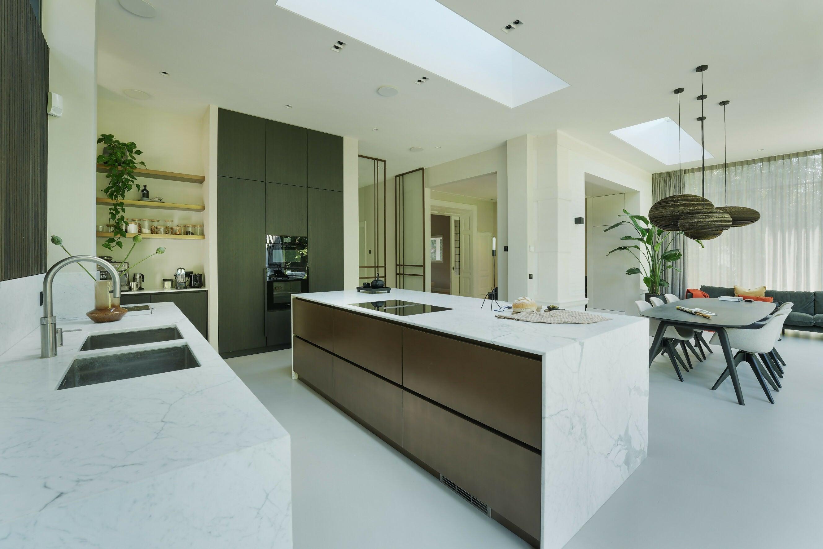 Villa 1898 met moderne serre-Villa18 Interieur design-Authentieke details,Karakteristieke villa,Keuken,Veel lichtinval,Woonkamer-Unieke villa uit 1898 – karaktervol wonen met moderne luxe-OBLY
