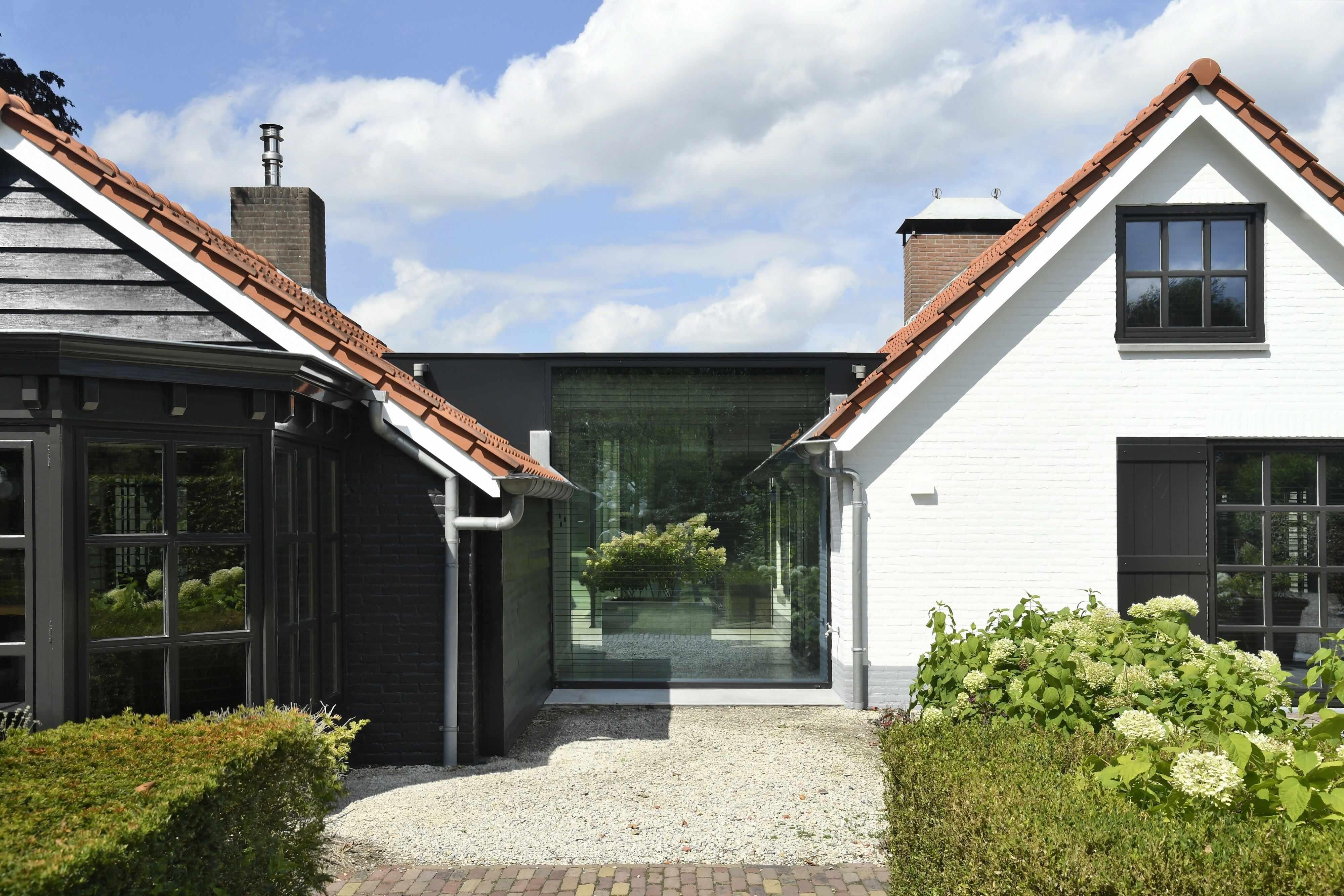 Villa Zundert-KELLER minimal windows® by Kumasol-aluminium kozijnen,Exterieur,glazen schuifpui,moderne architectuur,moderne villa,nieuwbouwwoning,open leefruimte,strakke woning,veel daglicht-OBLY