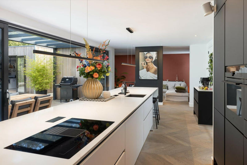 Villa met zwembad-Bureau Kemps Architecten-woonkamer-Radicale herinrichting met zwembad als dagelijks middelpunt-OBLY