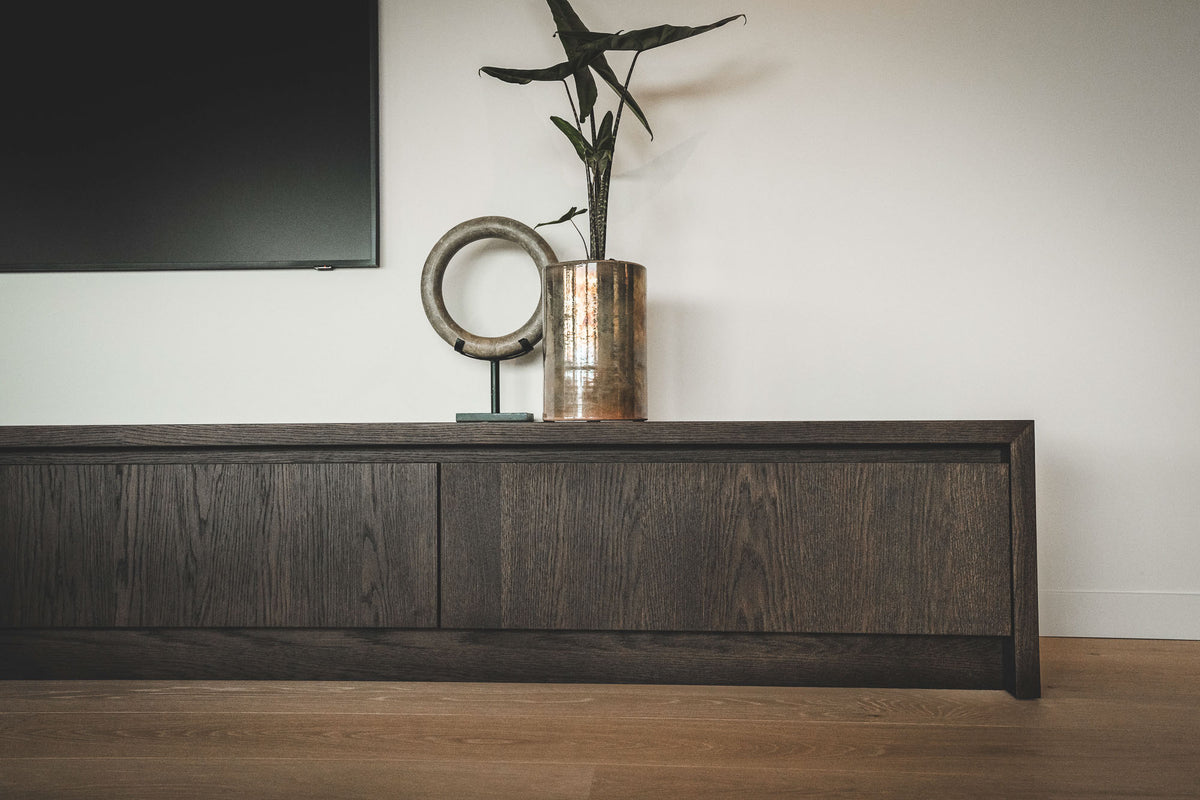 Volledig maatwerk interieur met keuken en kasten-OBLY-InterieurOpMaat,Kastenwand,Kookeiland,LuxeAfwerking,MaatwerkInterieur,ModerneKeuken,OpenLeefruimte-Maatwerk interieur met keuken en kasten | Interieur-OBLY