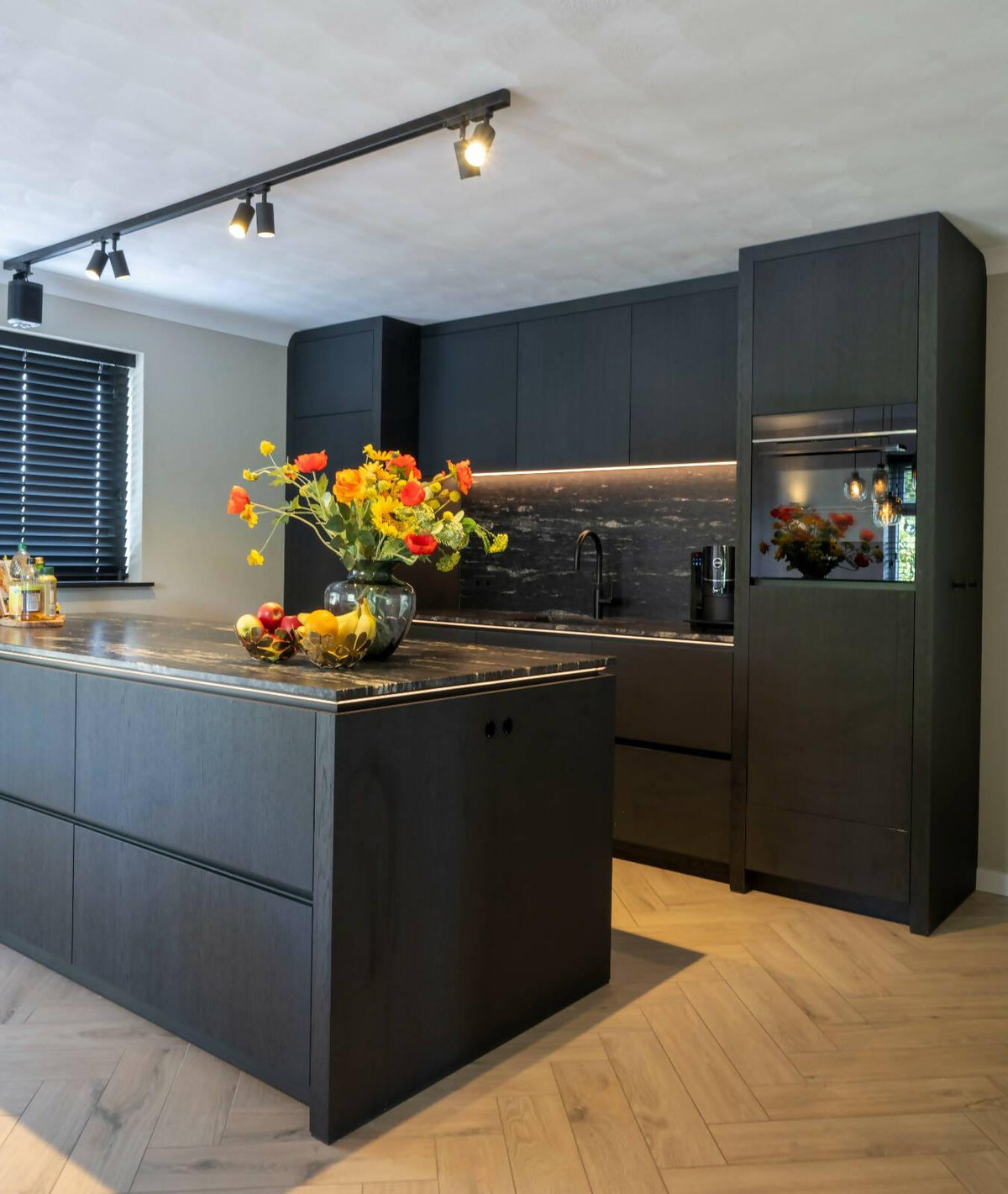 Volledige keuken & woonkamer make-over-Wolfs Interieur-eethoek,Keuken,woonkamer-Volledige keuken en woonkamer make-over-OBLY