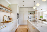 Warm familiehuis in Arnhem met maatwerk leefkeuken-Laura Hindriks interieurontwerp-Badkamer,Interieurontwerp,Keuken,leefkeuken,maatwerk keuken,nieuwbouwwoning,visgraatvloer-Nieuwbouwwoning Arnhem | Warm interieur met maatwerk keuken-OBLY