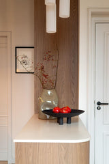 Warm modern interieur met maatwerk keuken-studio stylez-design-verlichting,eiken-vloer,keukenontwerp,luxe-interieur,maatwerk-keuken,modern-interieur,stadswoning,visgraat-vloer,warm-interieur,Woonkamer,woonruimte,zwarte-kozijnen-OBLY