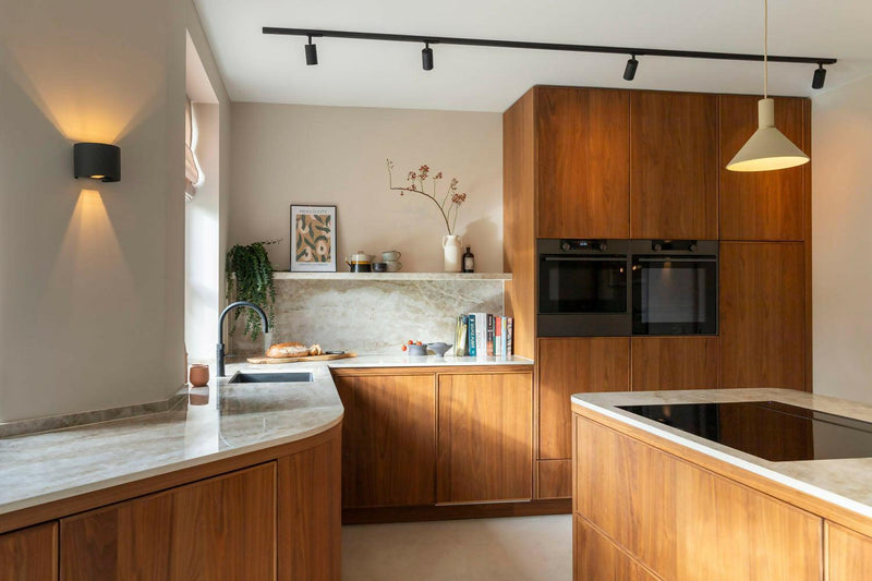 Warme Leefkeuken & Bijkeuken in Mereno Notenfineer-MERENO-altare keuken,mereno,milano bijkeuken,notenfineer keuken-Warme Leefkeuken met Eiland & Bijkeuken in Notenfineer-OBLY