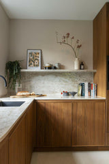 Warme Leefkeuken & Bijkeuken in Mereno Notenfineer-OBLY-altare keuken,mereno,milano bijkeuken,notenfineer keuken-Warme Leefkeuken met Eiland & Bijkeuken in Notenfineer-OBLY