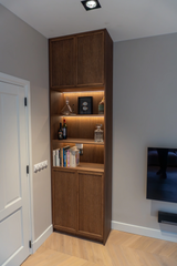 Warme maatwerk keuken met eiken hout en strak werkblad-Meubellen-eiken hout,interieur keuken,Keuken,keuken design,luxe afwerking,maatwerk keuken,moderne keuken,strakke keuken,warme uitstraling-Maatwerk eiken keuken met moderne afwerking-OBLY