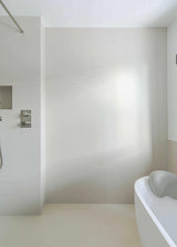 Warmte en kleur in badkamerontwerp-Glad Douche-badkamer,badkamer met warme kleuren,lichte luxe badkamer,minimalistische badkamer design,modern badkamerontwerp,stijlvolle moderne badkamer-Warmte en kleur in badkamerontwerp-OBLY