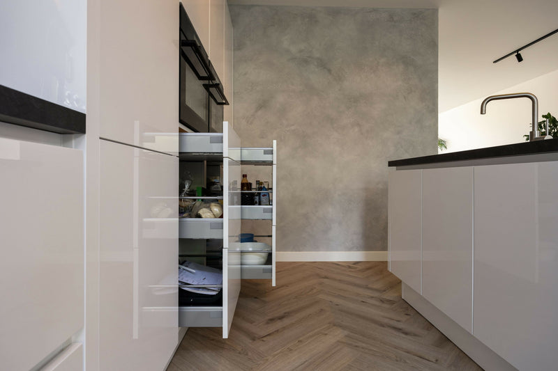 Witte Hoogglans Keuken met Unieke Details-Jan van Sundert-Keuken-OBLY