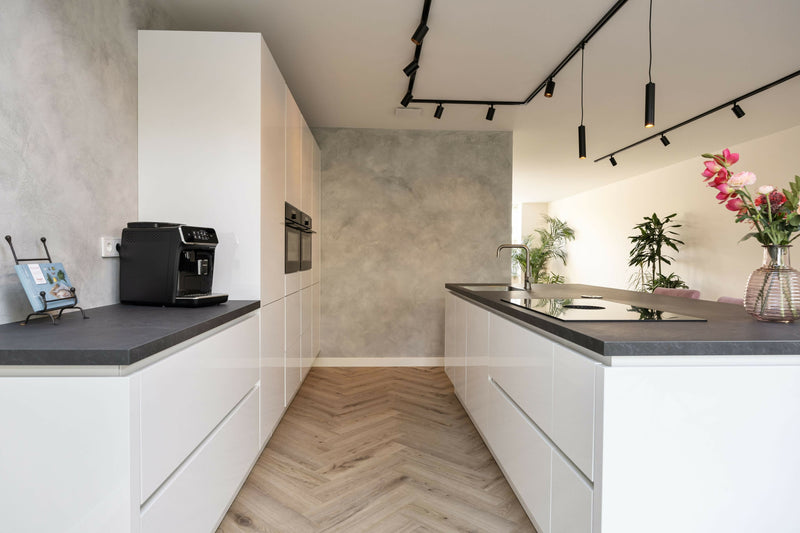 Witte Hoogglans Keuken met Unieke Details-Jan van Sundert-Keuken-OBLY